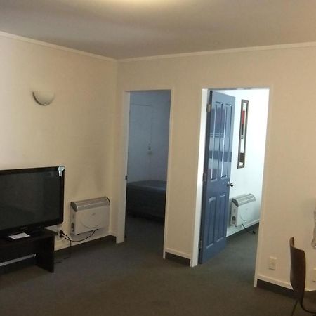 83 By The Sea Motor Lodge Lower Hutt Exterior photo